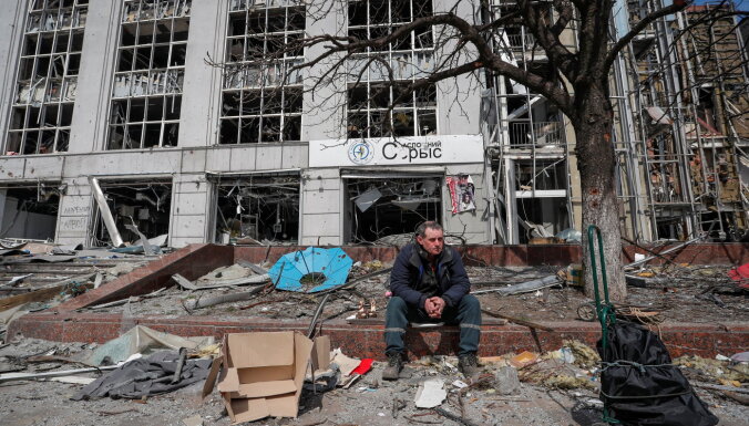 Apšaudēs Ukrainas austrumos nogalināti septiņi civiliedzīvotāji; ASV diplomāti pakāpeniski atgriezīsies Ukrainā