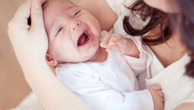 Pazīmes, kas norāda – mazulis ir pārguris un nepieciešams miegs