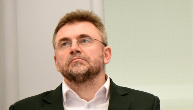 Депутат Клявиньш не будет отвечать ни на один вопрос СМИ по заведенному на него делу