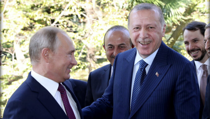 Erdogans: Turcija par daļu Krievijas piegādātās dabasgāzes maksās rubļos