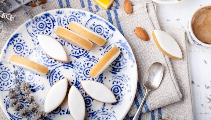 Klasiskās franču marcipāna konfektes ar cukura glazūru