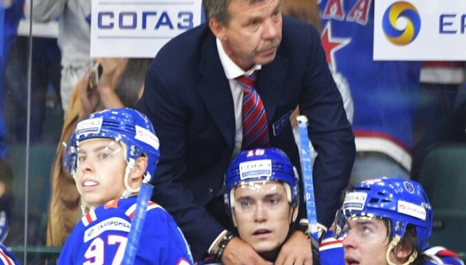 SKA coach Oleg Znarok and player Sergei Plotnikov