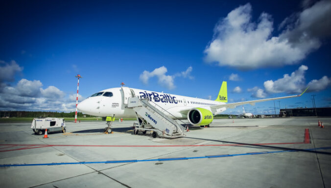 airBaltic получила новый самолет Bombardier CS300