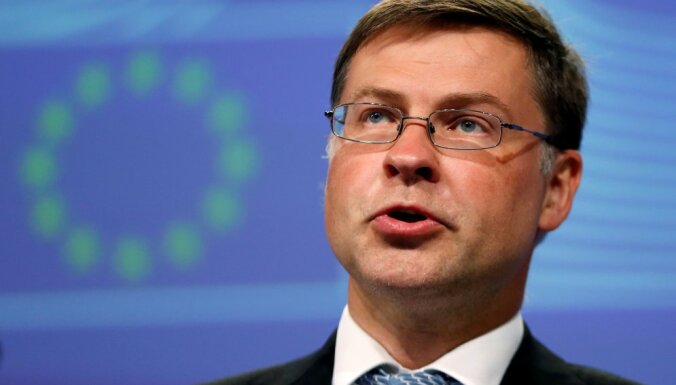 Dombrovskis: ES lielāko spiedienu uz Krieviju var izdarīt ar sankcijām, kuras skar finanšu sektoru