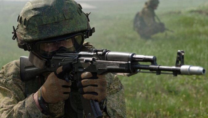 ASV: Krievija grasās palielināt Baltkrievijā izvietoto karavīru skaitu līdz 30 000