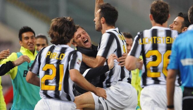 Izmantojot konkurentu neveiksmi, Turīnas 'Juventus' nodrošina Itālijas čempionu titulu