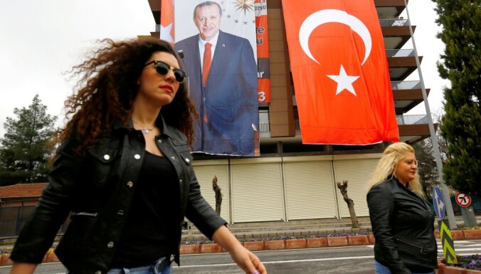 Эрдоган обвинил участников марша 8 марта в неуважении к исламу