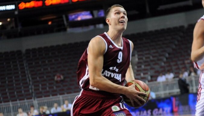 Латвийский баскетболист закидал кольцо клуба НБА