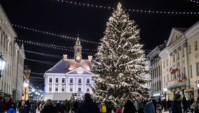 ФОТО. Невероятно красивый рождественский Тарту: снежная елка, каток, карусель, ярмарка и пони