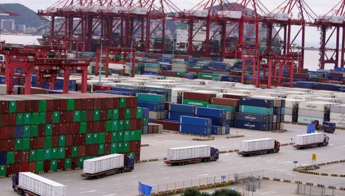 Ķīna apsteidz ASV, kļūstot par ES lielāko tirdzniecības partneri