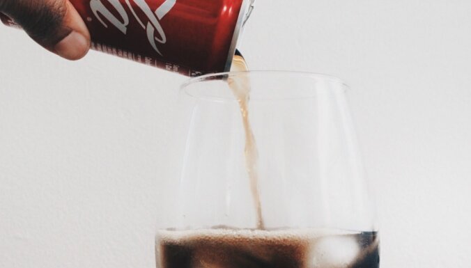 Vasaras modes dzēriens ir atrasts: 'TikTok' populārā 'netīrā kola'