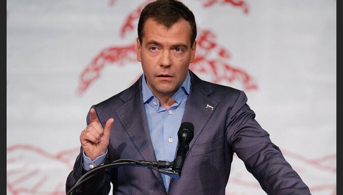 Медведев впервые допустил отставку президента Сирии