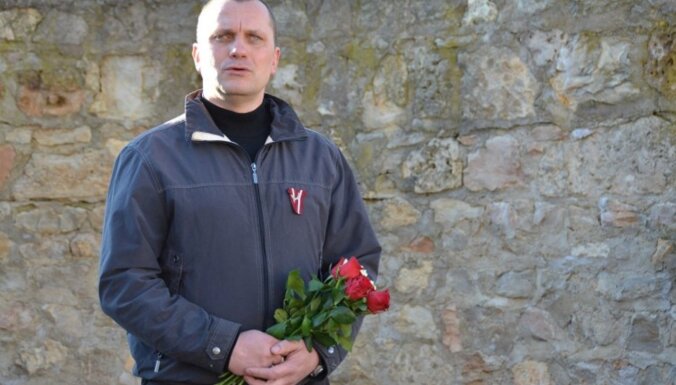 Бывший мэр Крустпилсcкого края намекнул, что исчезновение пушки с советского памятника организовал он