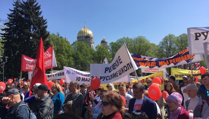 ФОТО: В Риге прошел "Марш за русские школы"