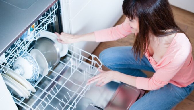 Три несложных способа почистить посудомоечную машину