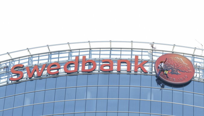 Swedbank рекомендует не перечислять деньги в Грецию