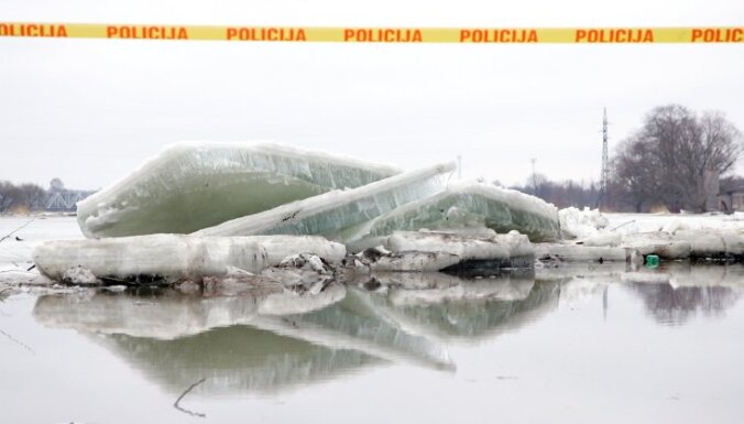 Взрывы на реке, брошенные дома, огромные убытки. Как паводки каждый год угрожают Латвии