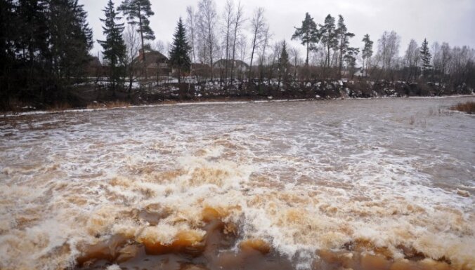 В большинстве латвийских рек продолжает расти уровень воды