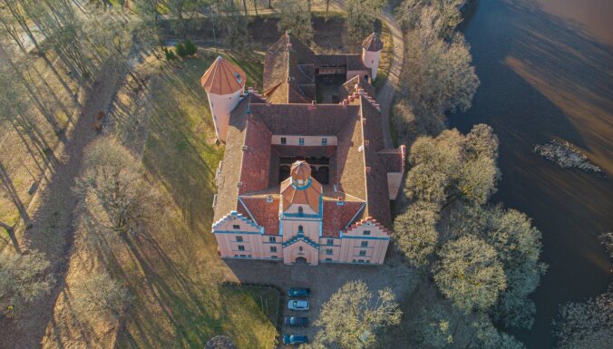 ФОТО. Впечатляющий Эдольский замок на закате