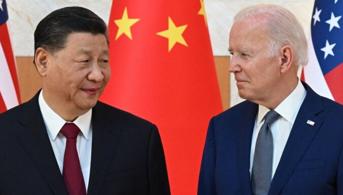 Baidens: Sji saskaras ar 'milzīgām problēmām'; ASV prezidents brīdina Ķīnu