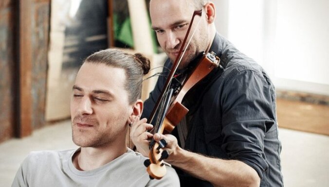 Video: Lietuvietis vijoles stīgu vietā izmanto savus matus