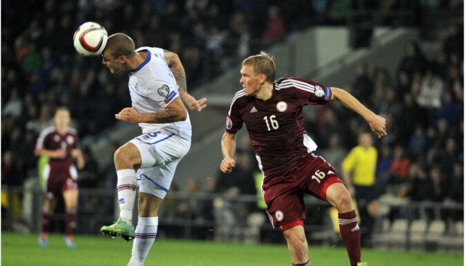 Latvija futbola izlase pēc Rudņeva noraidījuma piekāpjas Islandei