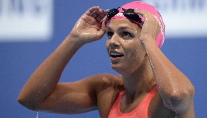 ВИДЕО: Ефимова принесла России первое золото на чемпионате мира-2015 по плаванию