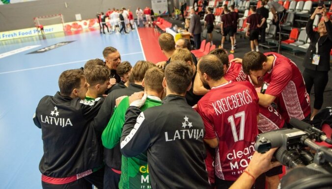 Latvijas handbola izlase Valmierā nespēj turēt līdzi Francijai