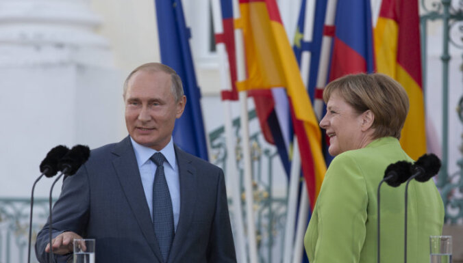 Путин и Меркель обсудили будущую "нормандскую" встречу