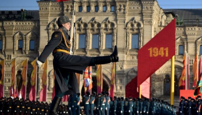 ASV amatpersonas: Putins vēlas redzamus panākumus Ukrainā līdz 9. maijam