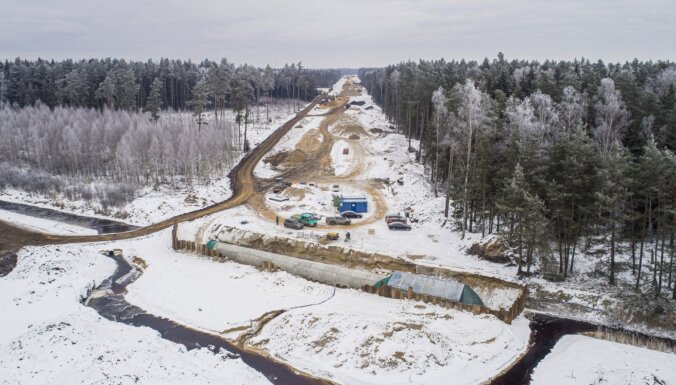Foto: Ķekavas apvedceļa būvniecība turpinās bez ziemas pārtraukuma