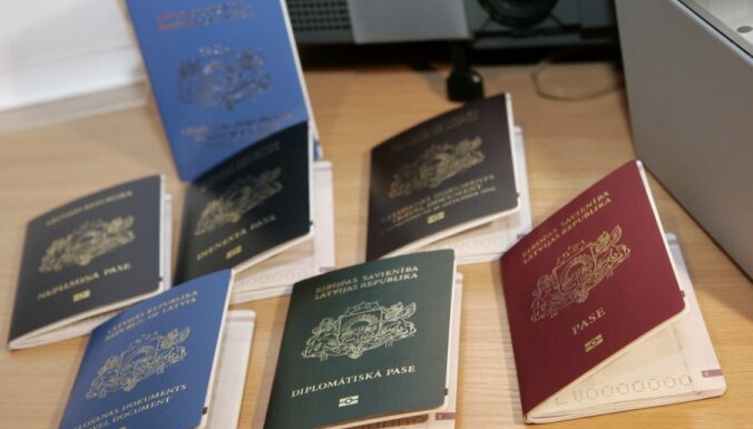 ПБ: нужно отбирать паспорта у латвийцев, планирующих воевать за границей