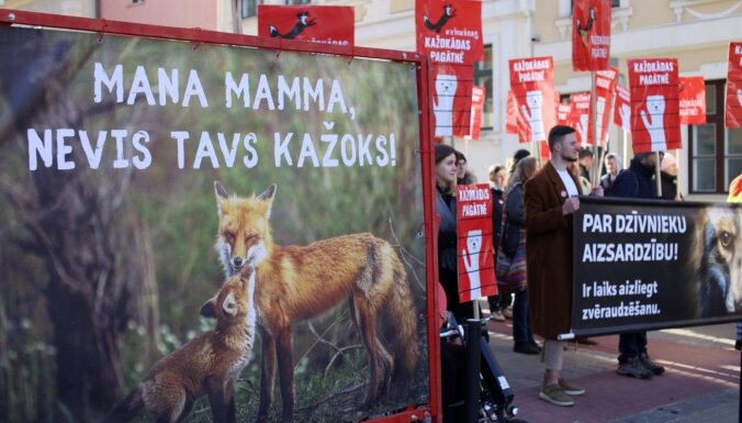 Foto: Dzīvnieku aizstāvji mudina Saeimu aizliegt kažokzvēru audzēšanu