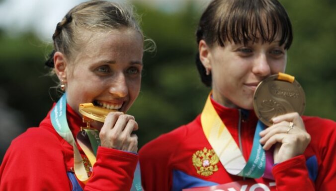 Уличенные в допинге российские спортсмены сдали олимпийские медали