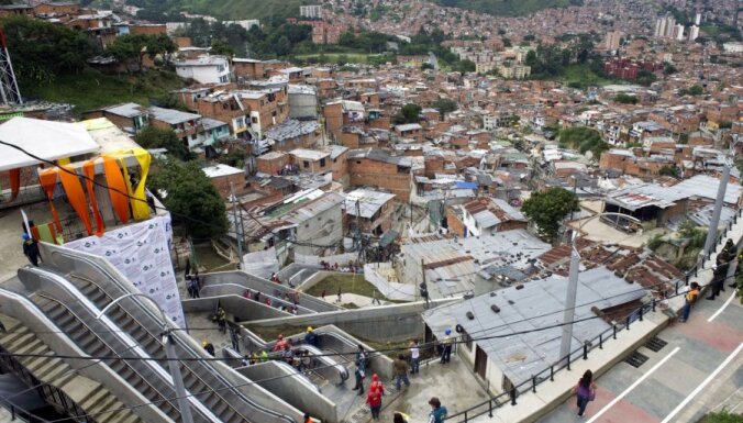 В Колумбии открылся гигантский эскалатор "из грязи в князи"