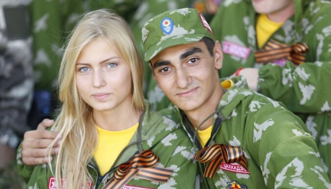 'Tautu draudzība' Krievijas paspārnē: kas notiek nometnēs 'Sojuz – Nasledniki pobedi'