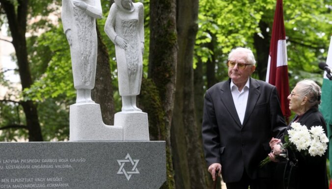 ФОТО: В Риге открыт памятник в честь венгерских еврейских женщин