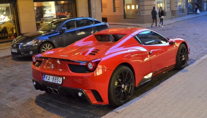 ФОТО, ВИДЕО: Конфискованный в Латвии Ferrari продан на аукционе по "интересной" цене