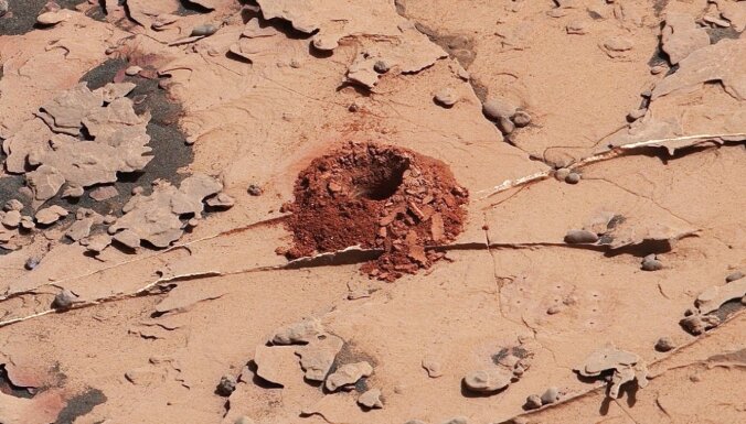 NASA atjautīgi atrisina rovera ķibeli un atklāj jaunas organiskās molekulas uz Marsa