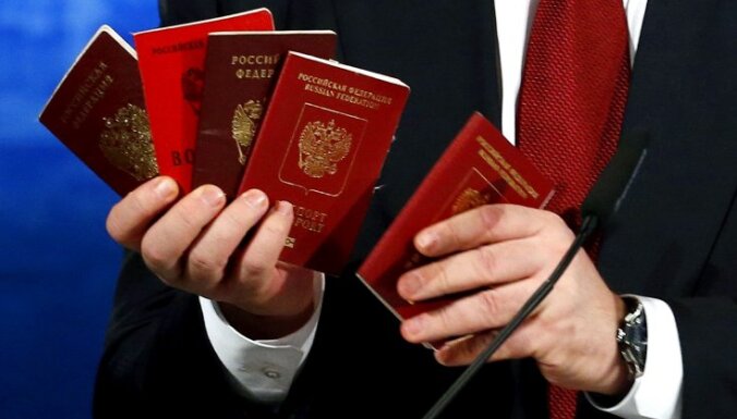 Путин и Зеленский заочно поспорили о паспортах