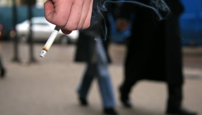 В России студента, затушившего сигарету об икону, арестовали на девять суток