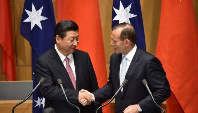 Austrālija un Ķīna paraksta brīvās tirdzniecības līgumu