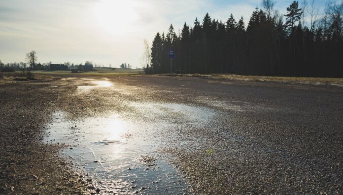 Negadījumos Zemgalē un Kurzemē cietuši divi gājēji un viens velosipēdists