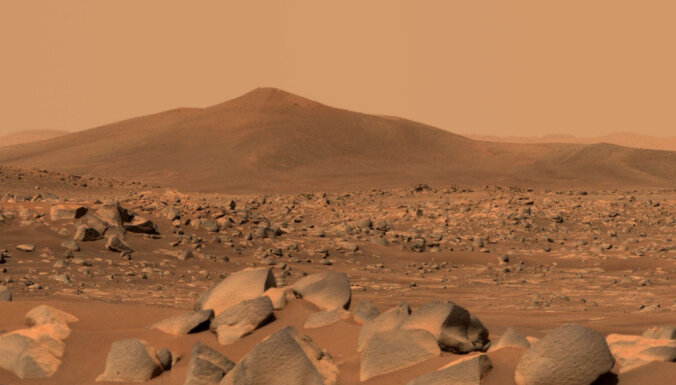 Divu nedēļu klusums Marsa 'frontē'. NASA iepauzē instrukciju sūtīšanu roveriem