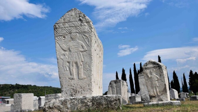 Noslēpumainās un mītiem apvītās kapu pieminekļu pļavas Bosnijā un Hercegovinā