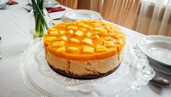 Liesā mango kūka bez cepšanas