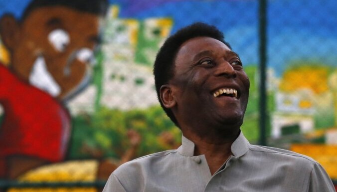 Pele: ja futbolisti nereaģēs uz rasistiskiem aizvainojumiem, tie beigsies