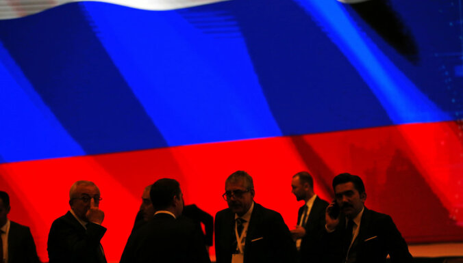 Rietumu sankciju ietekmes dēļ atkāpjas četri Krievijas reģionu gubernatori