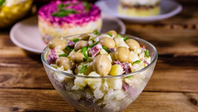 Baltā galdauta svētku rota – salāti latviskās garšās un krāsās