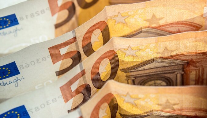 Жители Латвии в этом году в ценные бумаги вложили 28 млн евро, чаще всего они вкладывают в фонды